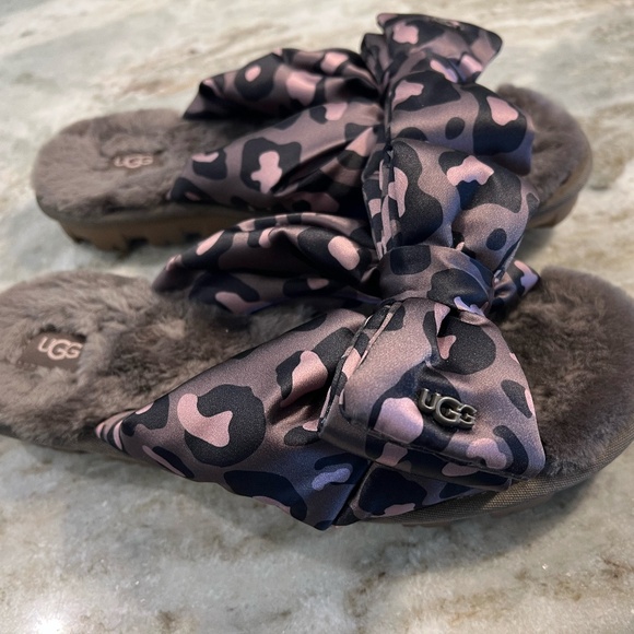 Women's Ugg Slippers Cheetah Size 7 - Picture 1 of 2